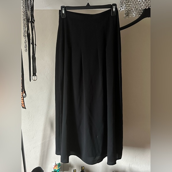 PLEATED SLIT LEG MAXI SKIRT - Picture 1 of 3